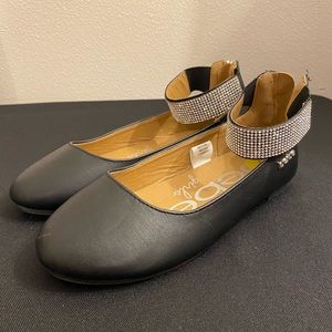 Young lady bebe shoes!